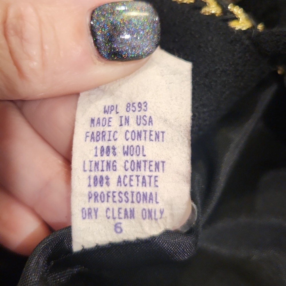 Chic Black Blazer with Gold Detailing - Picture 2 of 8